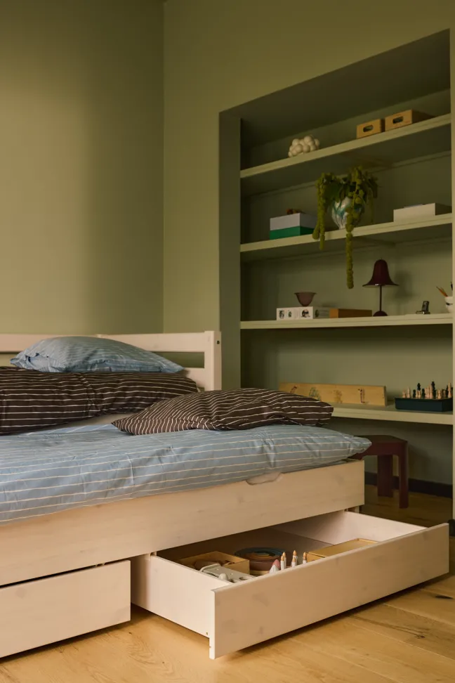 FLEXA Classic Bett 90x200cm mit Ausziehbett und 2 Schubladen weiß lasiert