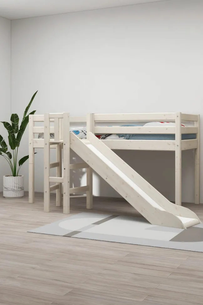 FLEXA Classic Halbhohes Bett mit Plattform und Rutsche weiß lasiert