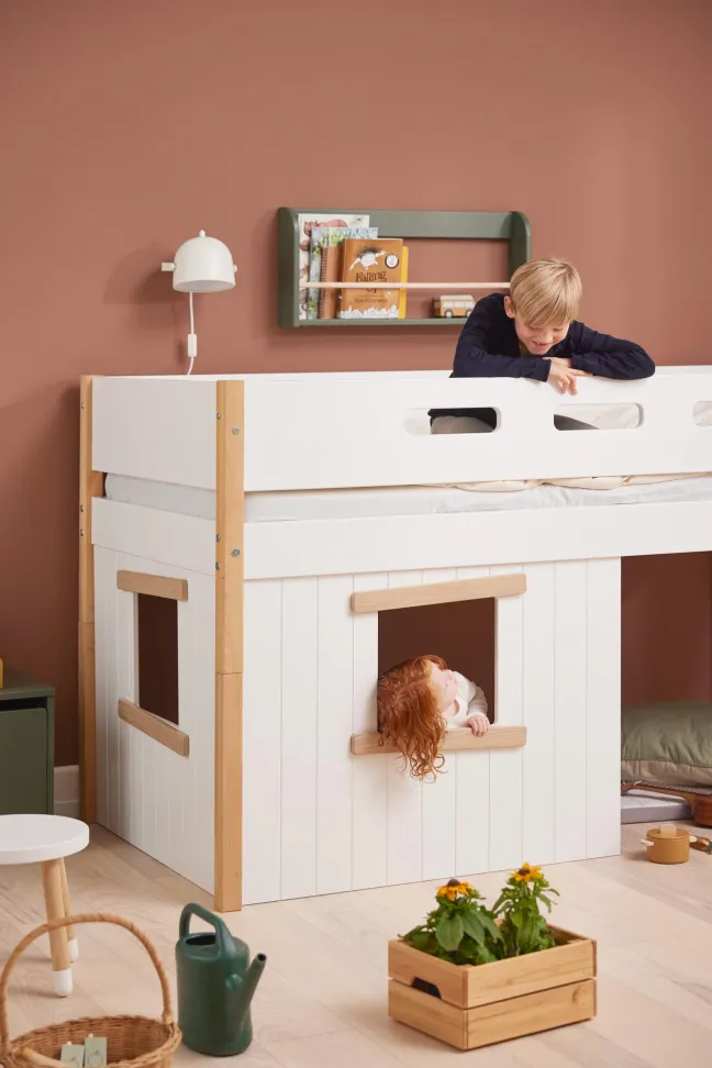 FLEXA Nor halbhohes Bett mit Schrägleiter und Baumhaus Panelen weiß/Eiche