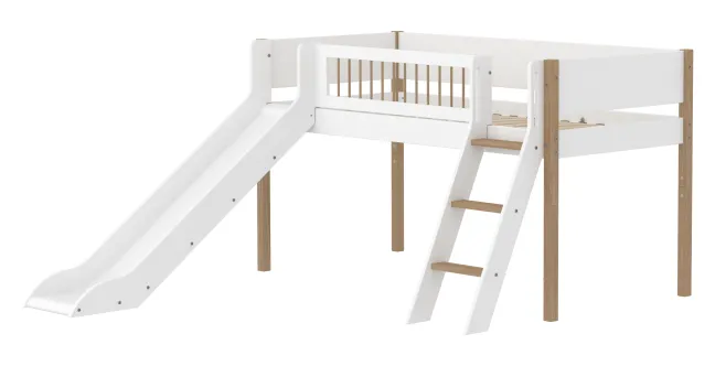 FLEXA Nor Halbhohes Bett mit Schrägleiter, Rutsche und Streben Absturzsicherung weiß/eiche