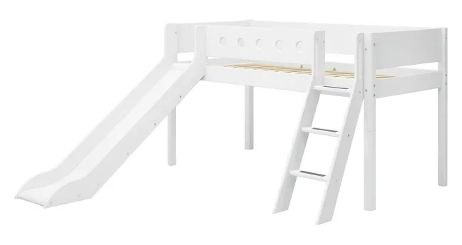 FLEXA White halbhohes Bett mit Schrägleiter und Rutsche weiß