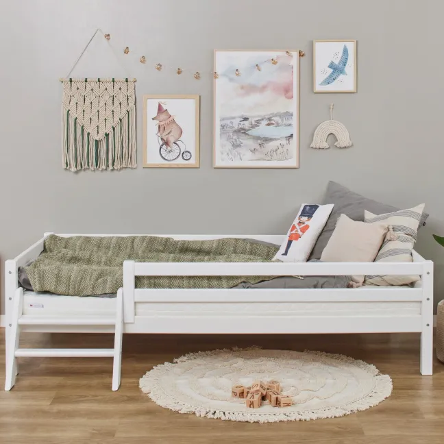 Hoppekids ECO Dream Bett 90x200cm mit 3/4 Absturzsicherung und Leiter weiß
