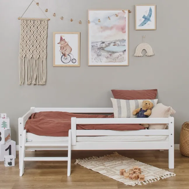 Hoppekids ECO Dream Juniorbett 70x160cm mit 3/4 Absturzs. und kleiner Leiter weiß