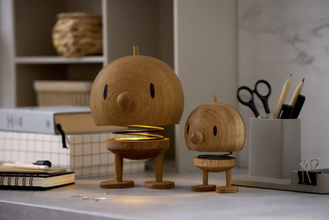 Hoptimist® Wackelfigur Bumble M Eiche geölt