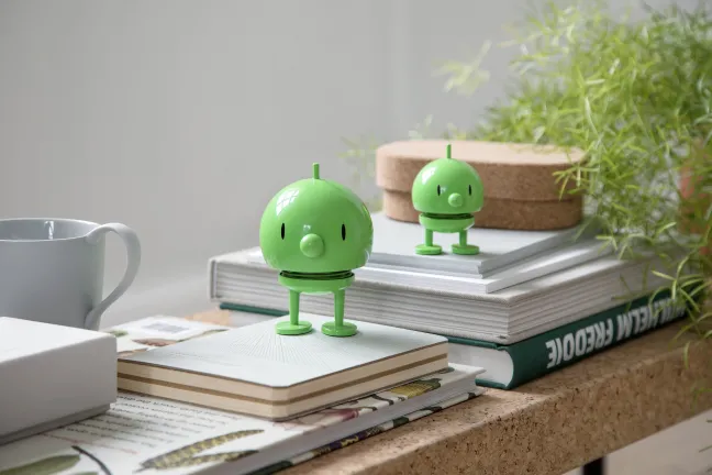 Hoptimist® Wackelfigur Bumble M grün 26110