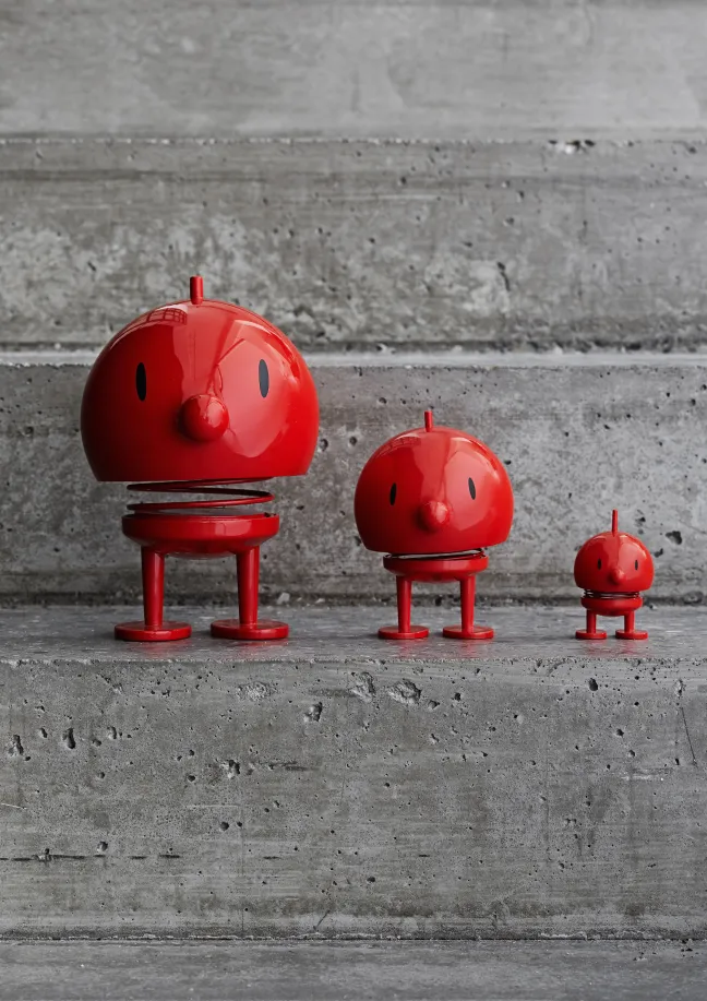 Hoptimist® Wackelfigur Bumble M rot 26108