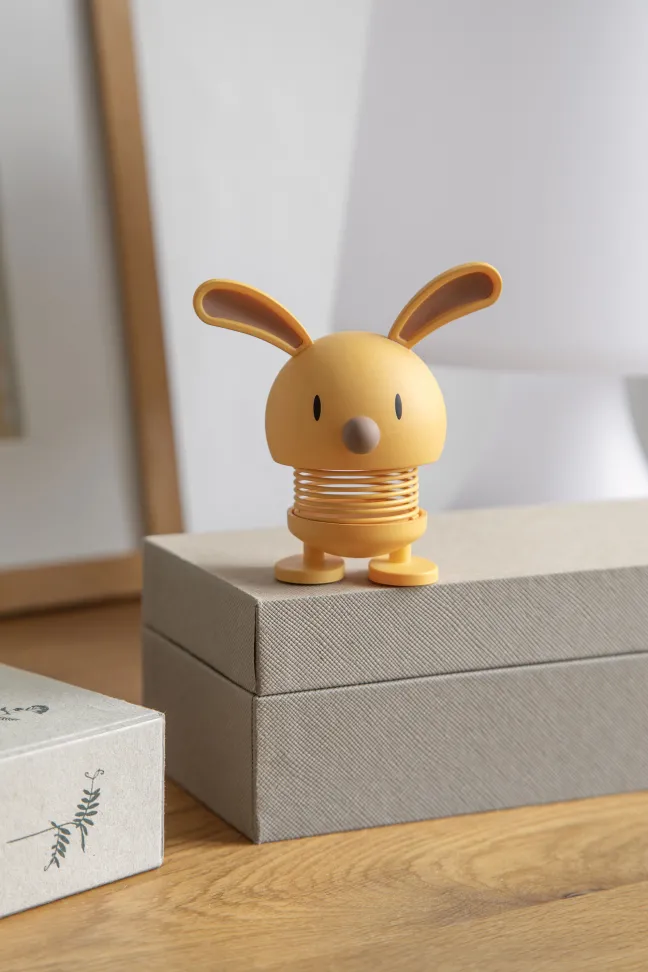Hoptimist® Wackelfigur Soft Hase S gelb