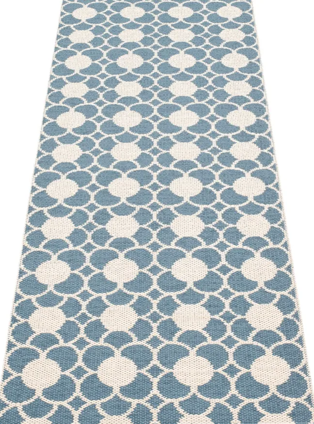 Pappelina Teppich ANYA River Blue 70 x 300 cm AN3R730