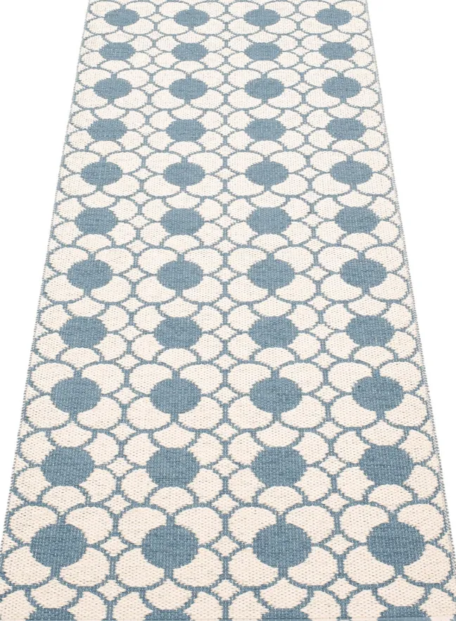 Pappelina Teppich ANYA River Blue 70 x 300 cm AN3R730