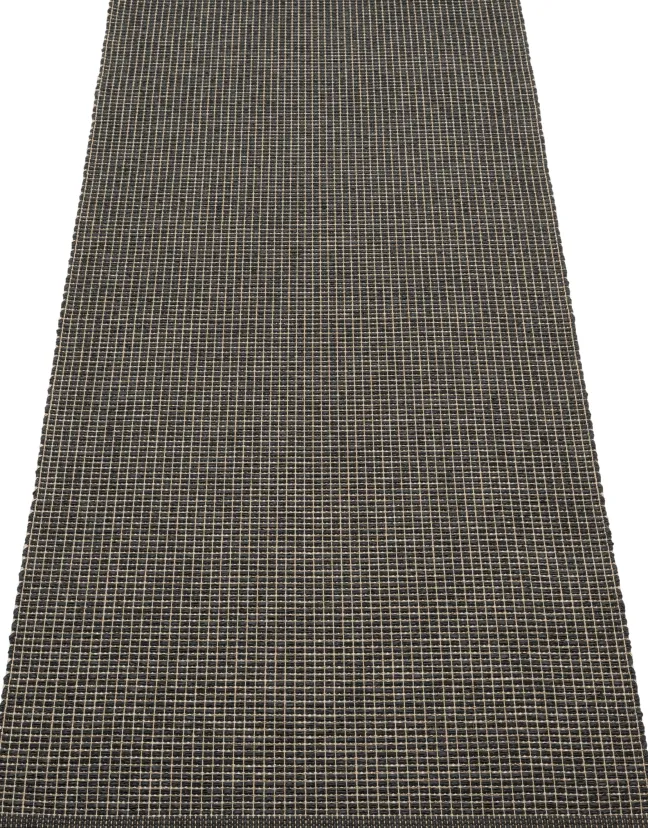 Pappelina Teppich Emm Black/Linen Metallic 70 x 180 cm EMMX718