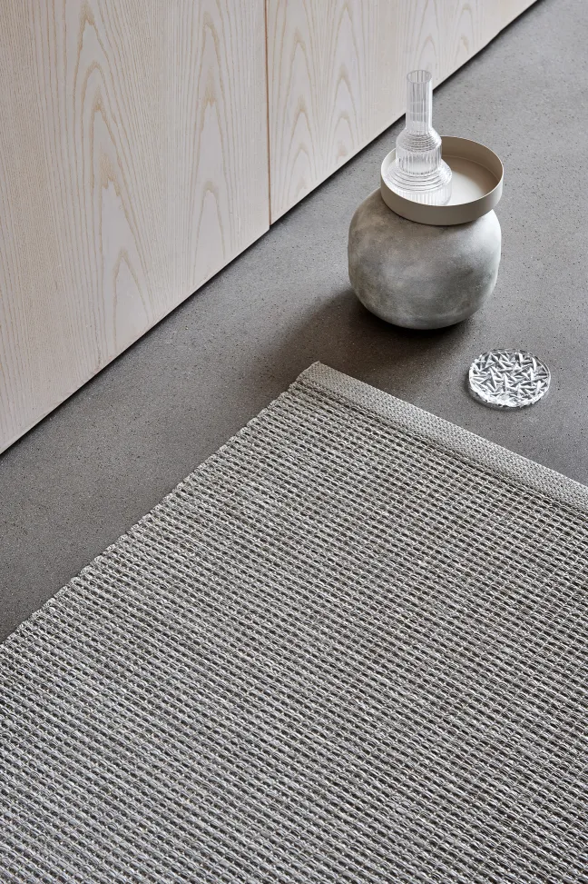 Pappelina Teppich Emm Linen/Linen Metallic 70 x 300 cm EMM9F730