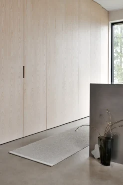 Pappelina Teppich Emm Linen/Linen Metallic 70 x 240 cm EMM9F724