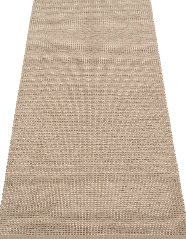 Pappelina Teppich Emm Potato/Beige Metallic 70 x 180 cm EMM6P718