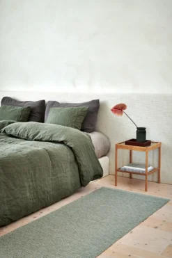 Pappelina Teppich Emm Sage/Linen Metallic 70 x 180 cm EMM1M718