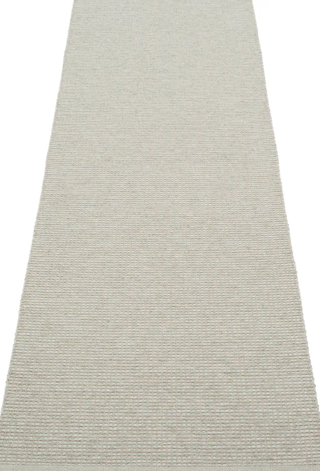 Pappelina Teppich Emm Sage/Linen Metallic 70 x 240 cm EMM1M724
