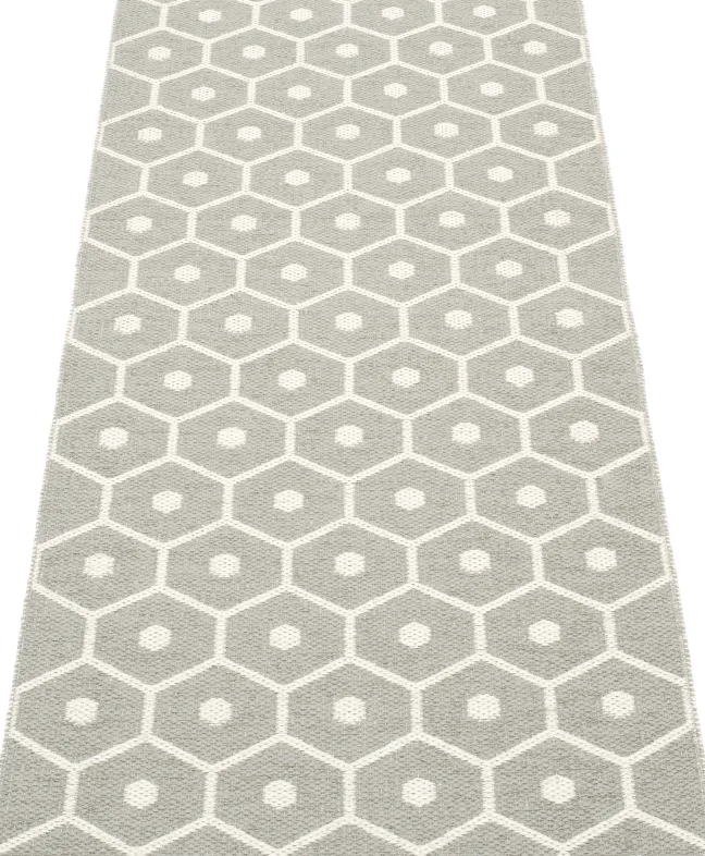 Pappelina Teppich Honey Warm grey Vanilla 70 x 160 cm HO9716