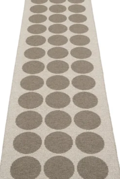 Pappelina Teppich Hugo Walnut Linen 70 x 400 cm HU6K740