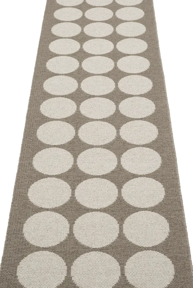 Pappelina Teppich Hugo Walnut Linen 70 x 400 cm HU6K740