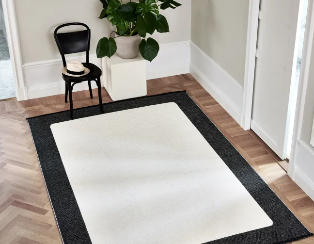 Pappelina Teppich Ilda Black Vanilla 180 x 180 cm ILX1818