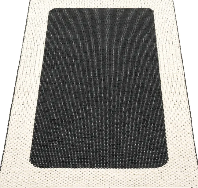 Pappelina Teppich Ilda Black Vanilla 70 x 120 cm ILX712