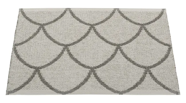 Pappelina Teppich Kotte Charcoal/Warm Grey 70 x 50 cm KE9A705