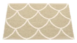 Pappelina Teppich Kotte Sand/Vanilla 70 x 50 cm KE6G705