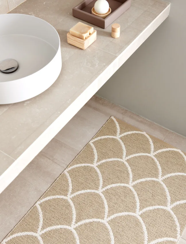 Pappelina Teppich Kotte Sand/Vanilla 70 x 50 cm KE6G705