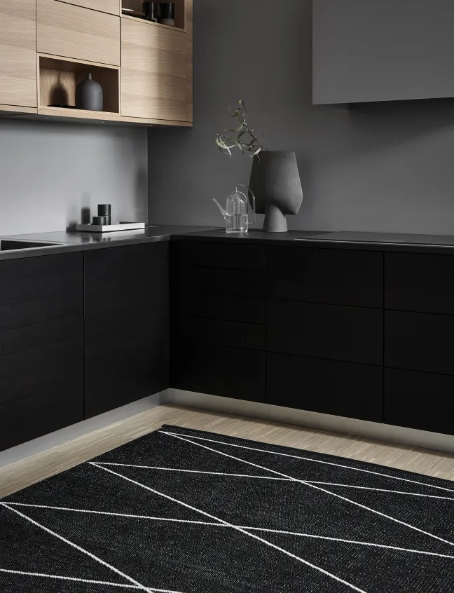 Pappelina Teppich Max Black/Vanilla 180 x 260 cm MXX1826