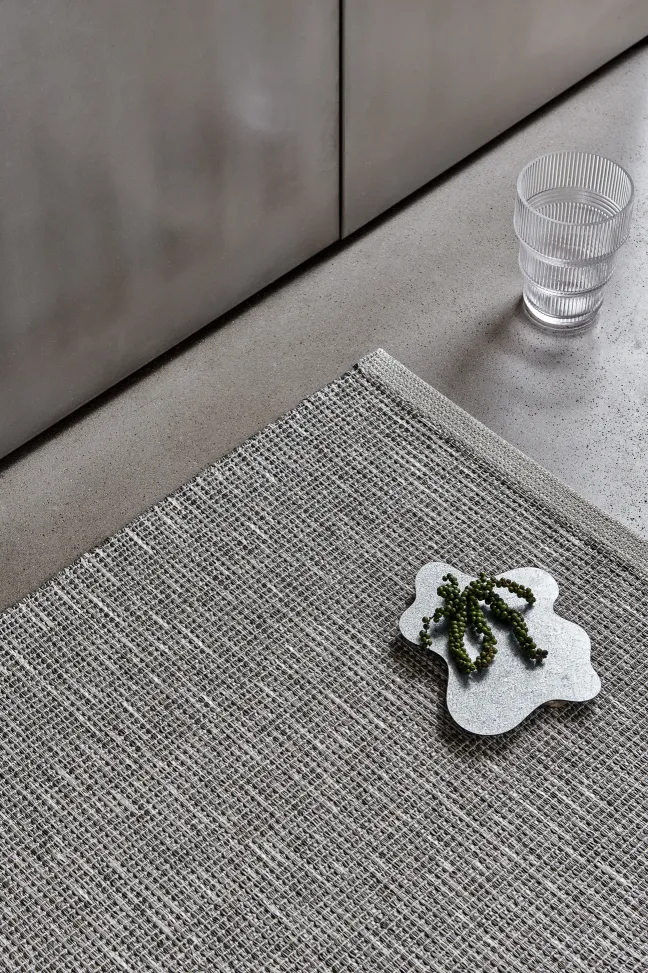 Pappelina Teppich Sam Warm Grey/Charcoal 70 x 300 cm SAM9D730