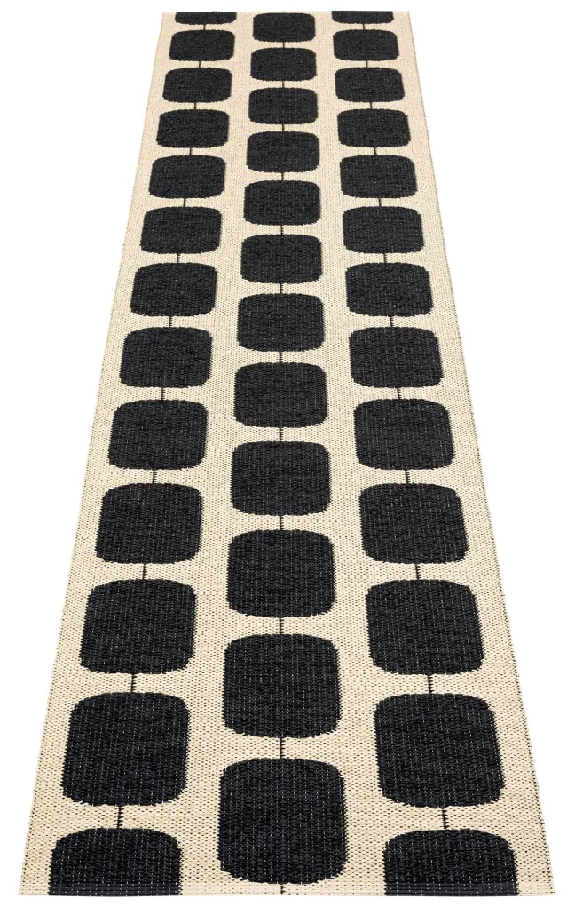 Pappelina Teppich Sten Black Cream 70 x 300 cm STX730