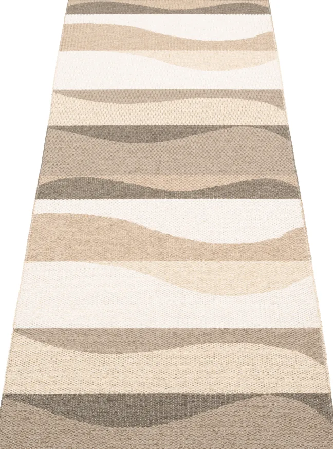Pappelina Teppich Urvi Earth 70 x 200 cm UR6J720