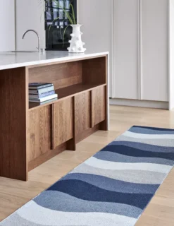 Pappelina Teppich Urvi Water 70 x 200 cm UR3C720