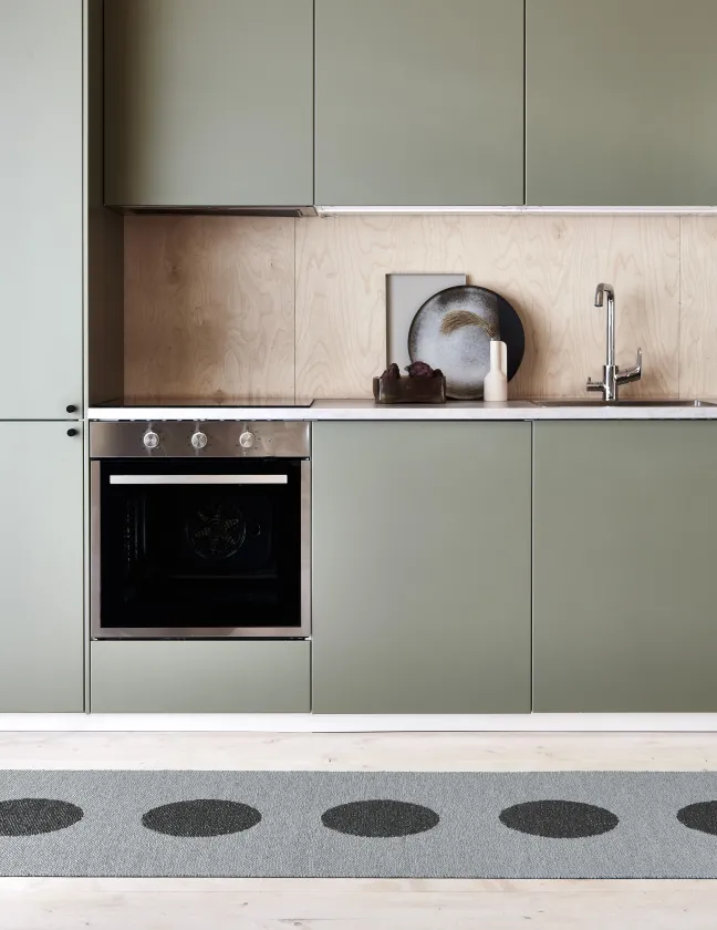 Pappelina Teppich VERA 2,0 Bio Edition Grey/Granit Metallic 70 x 360 cm V29736