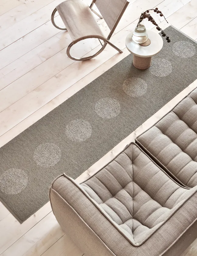 Pappelina Teppich VERA 2.0 Bio Edition Dark Linen/Linen Metallic 70 x 280 cm V29G728