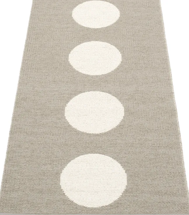 Pappelina Teppich Vera Mud Vanilla 70 x 150 cm VE6B715