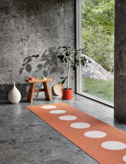 Pappelina Teppich VERA POP Pale Orange 70 x 360 cm VP4A736