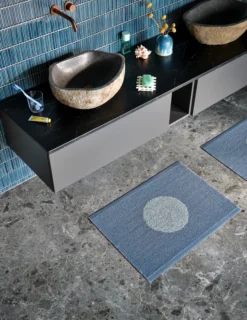 Pappelina Teppich VERA POP River Blue 70 x 360 cm VP3R736