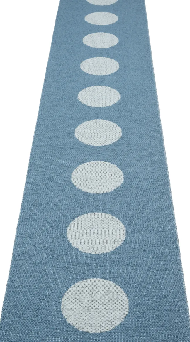 Pappelina Teppich VERA POP River Blue 70 x 360 cm VP3R736