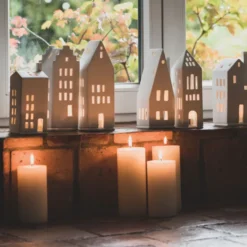 räder Lichthaus Giebeldach Porzellan weiß