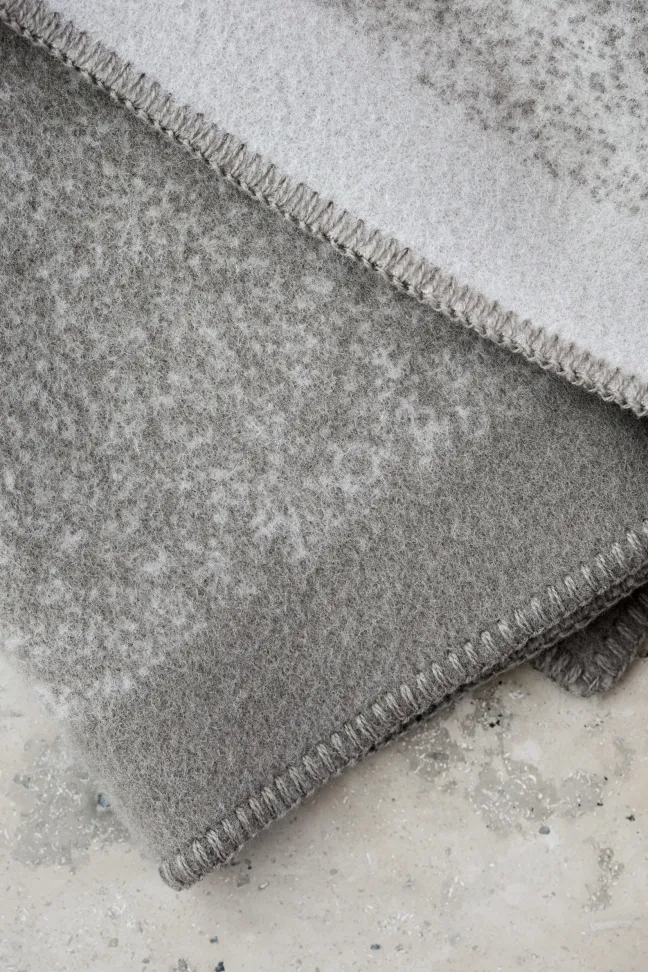 Roros Tweed MINERAL Lammwolldecke 135x200cm Flint 5853