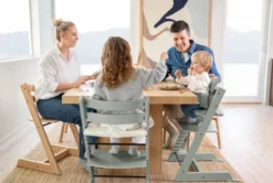 STOKKE® Mega Set Tripp Trapp® Glacier Green + Babyset² Glacier Green + Tray Tisch weiß
